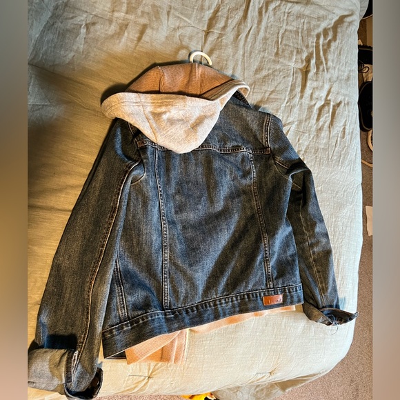 Abercrombie Women’s Jean Jacket size small - Picture 3 of 3